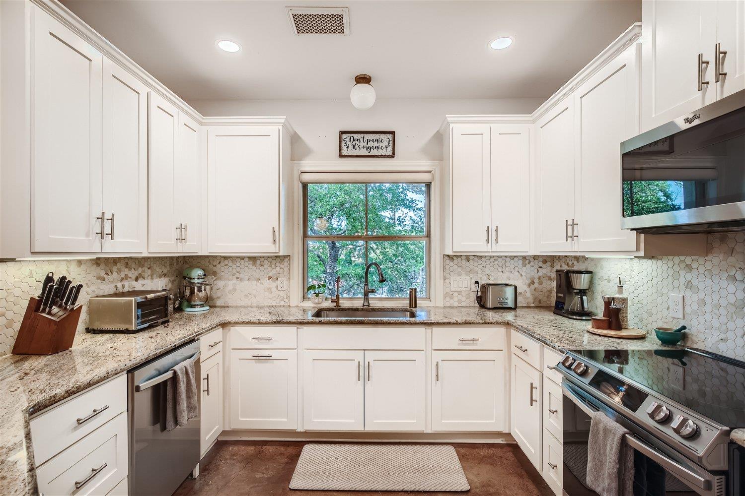 21825 Briarcliff Drive Spicewood TX 78669