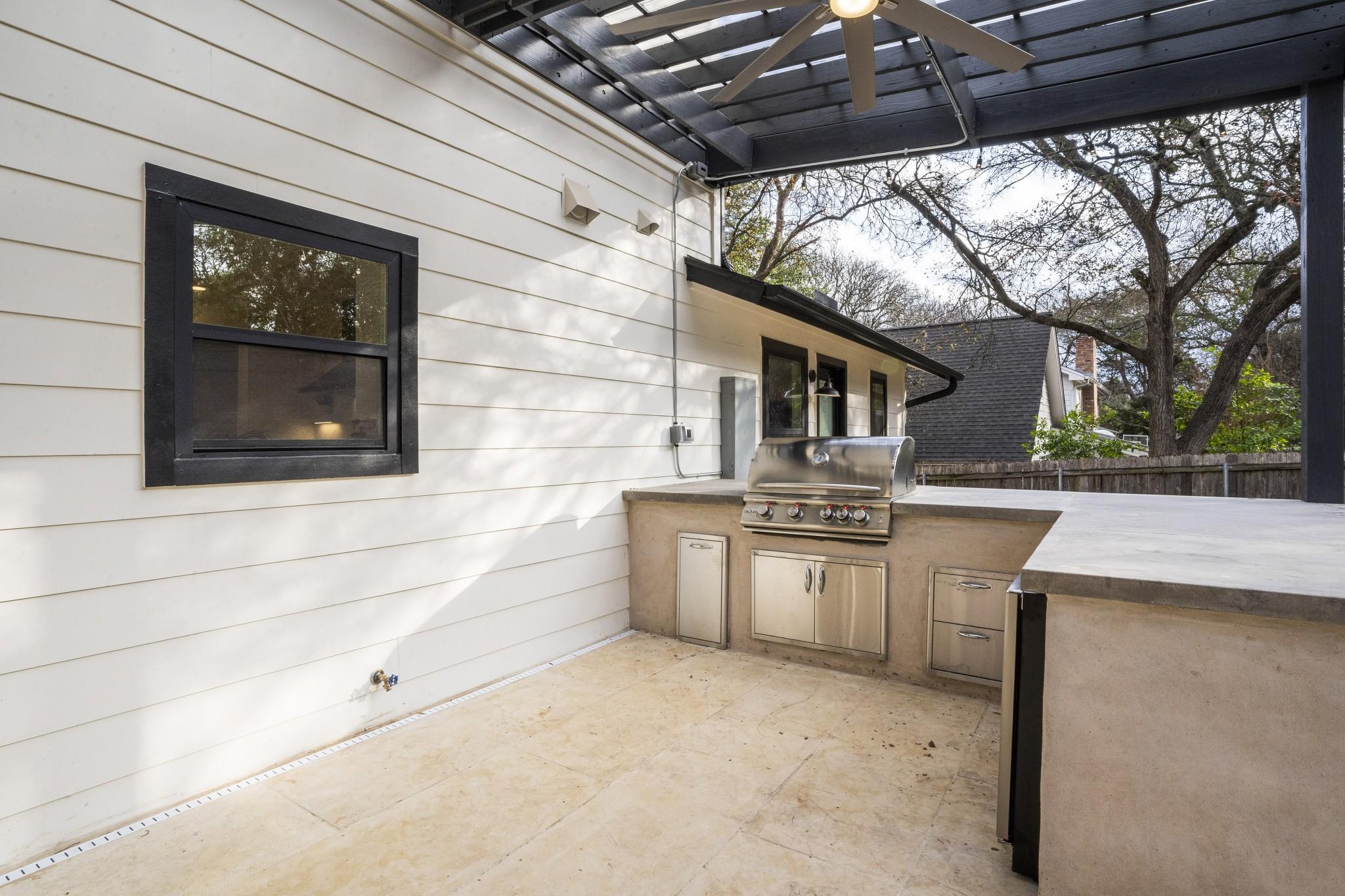 2001 Wychwood Drive Austin TX 78746