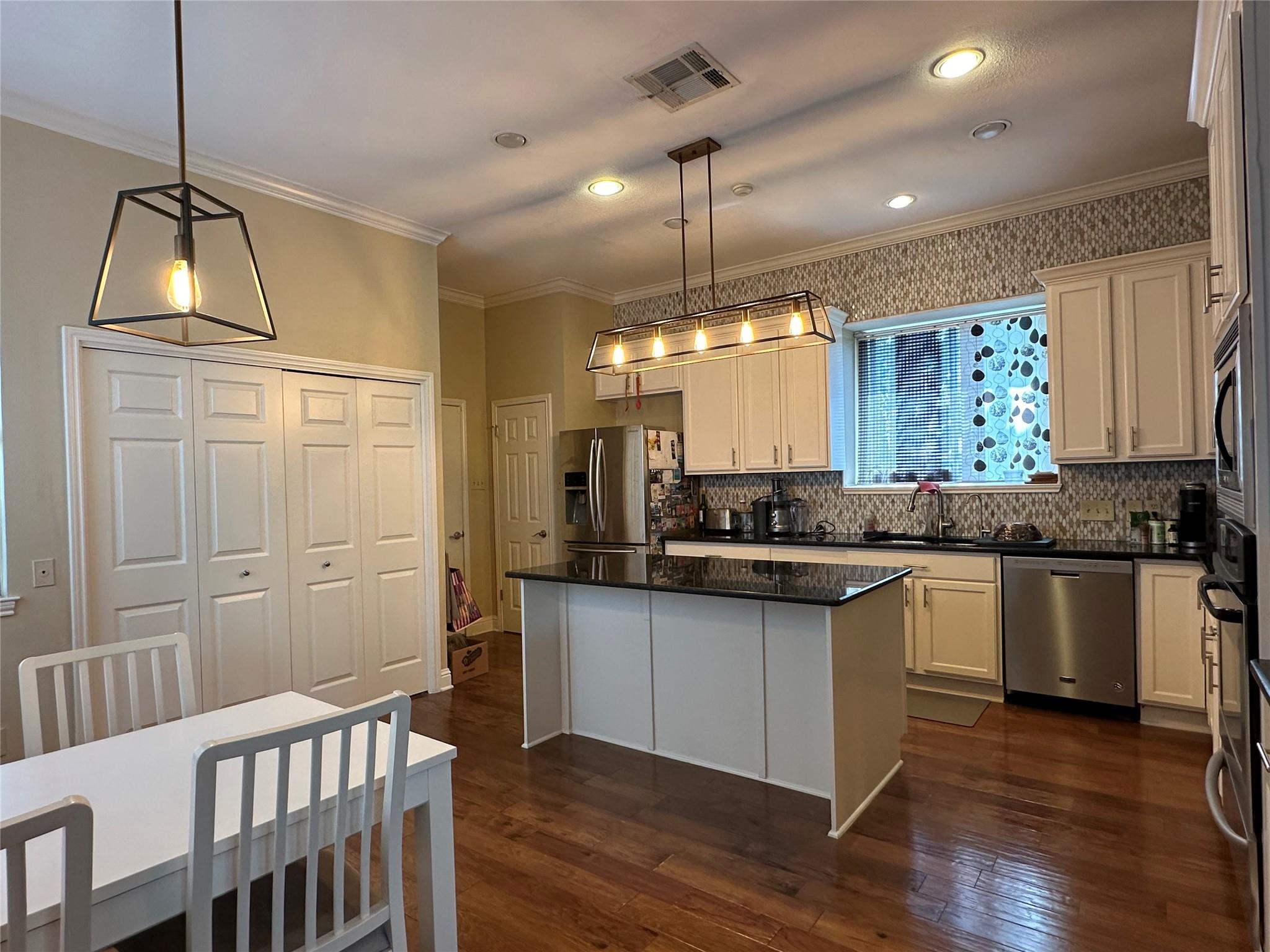 7406 Curly Leaf Cove Austin TX 78750
