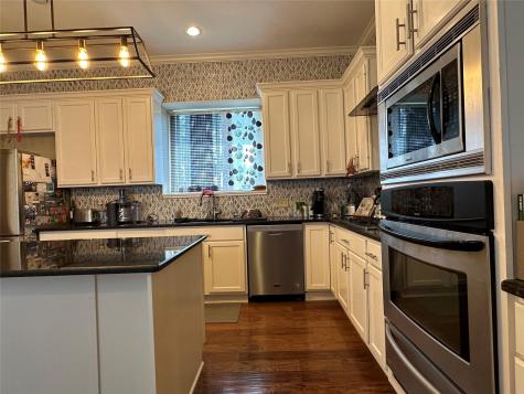 7406 Curly Leaf Cove Austin TX 78750
