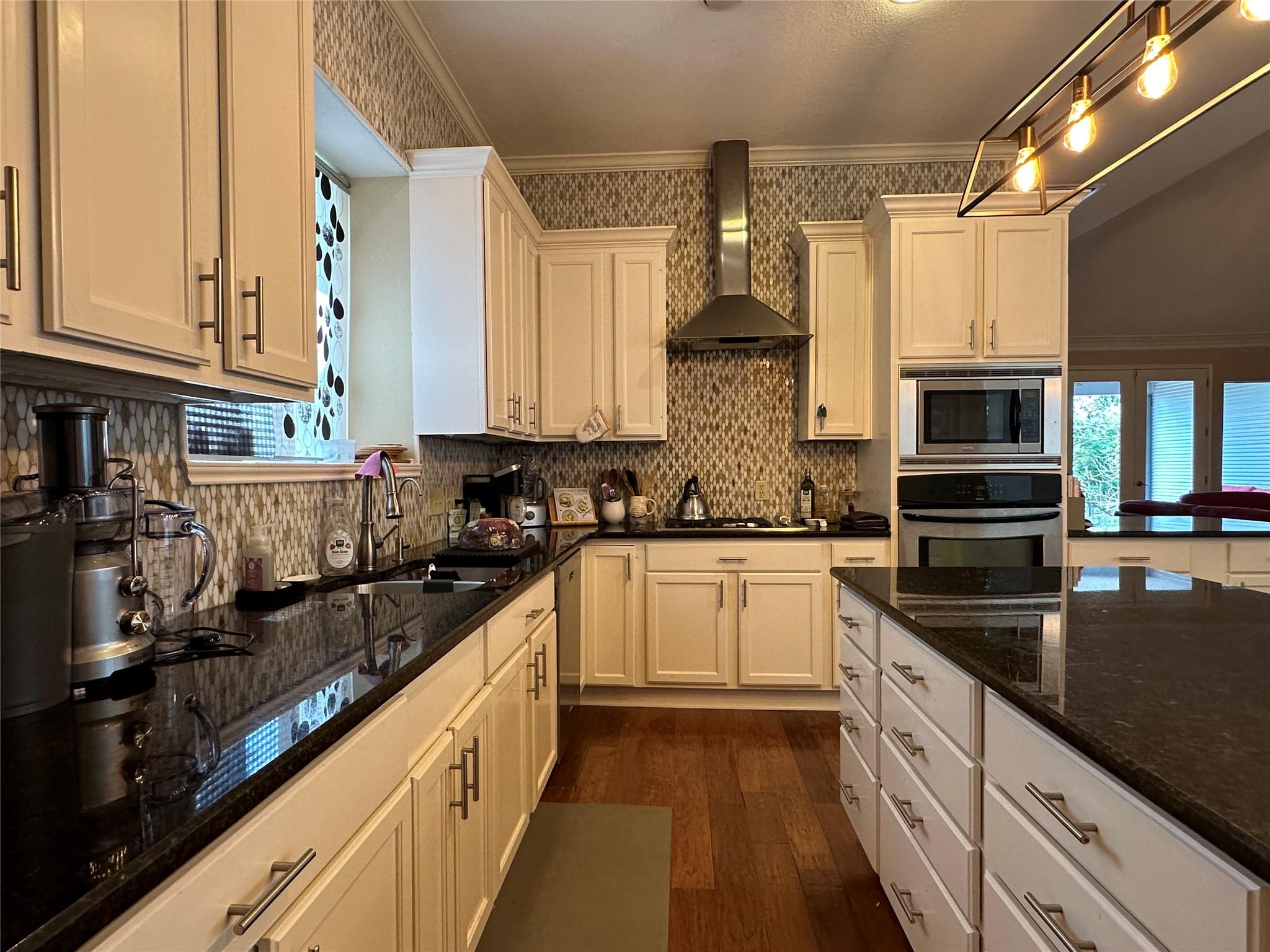 7406 Curly Leaf Cove Austin TX 78750