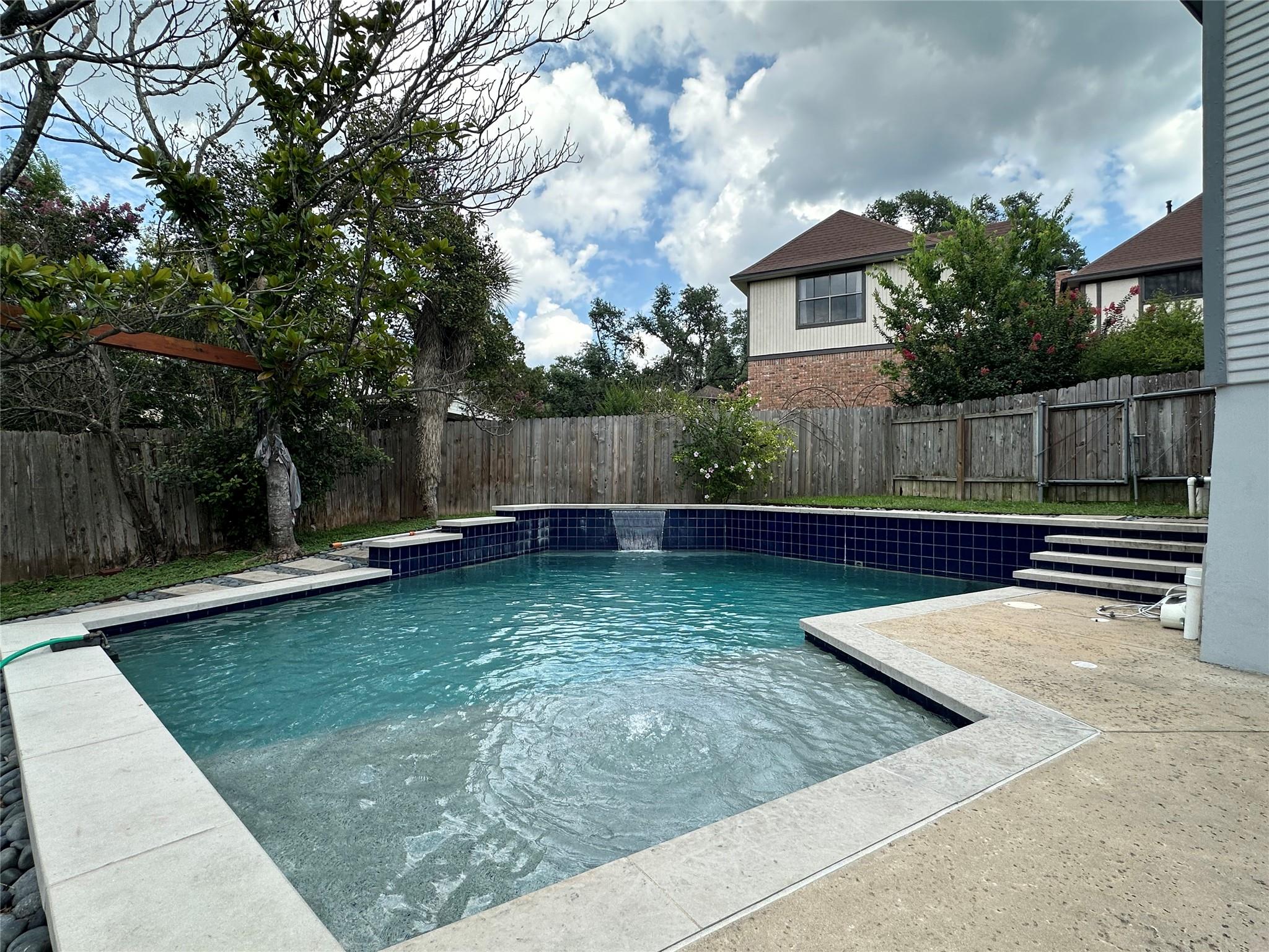 7406 Curly Leaf Cove Austin TX 78750