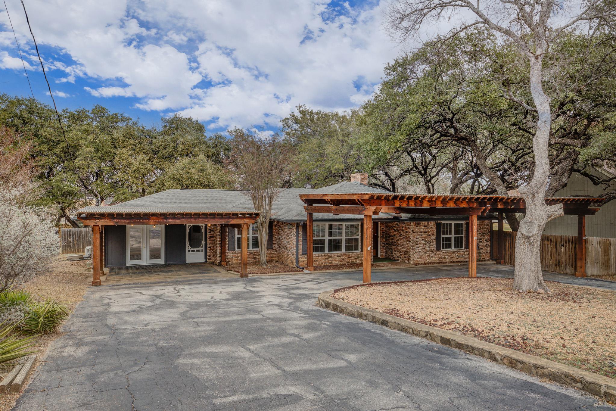 5303 Shady Oaks Circle Kingsland TX 78639