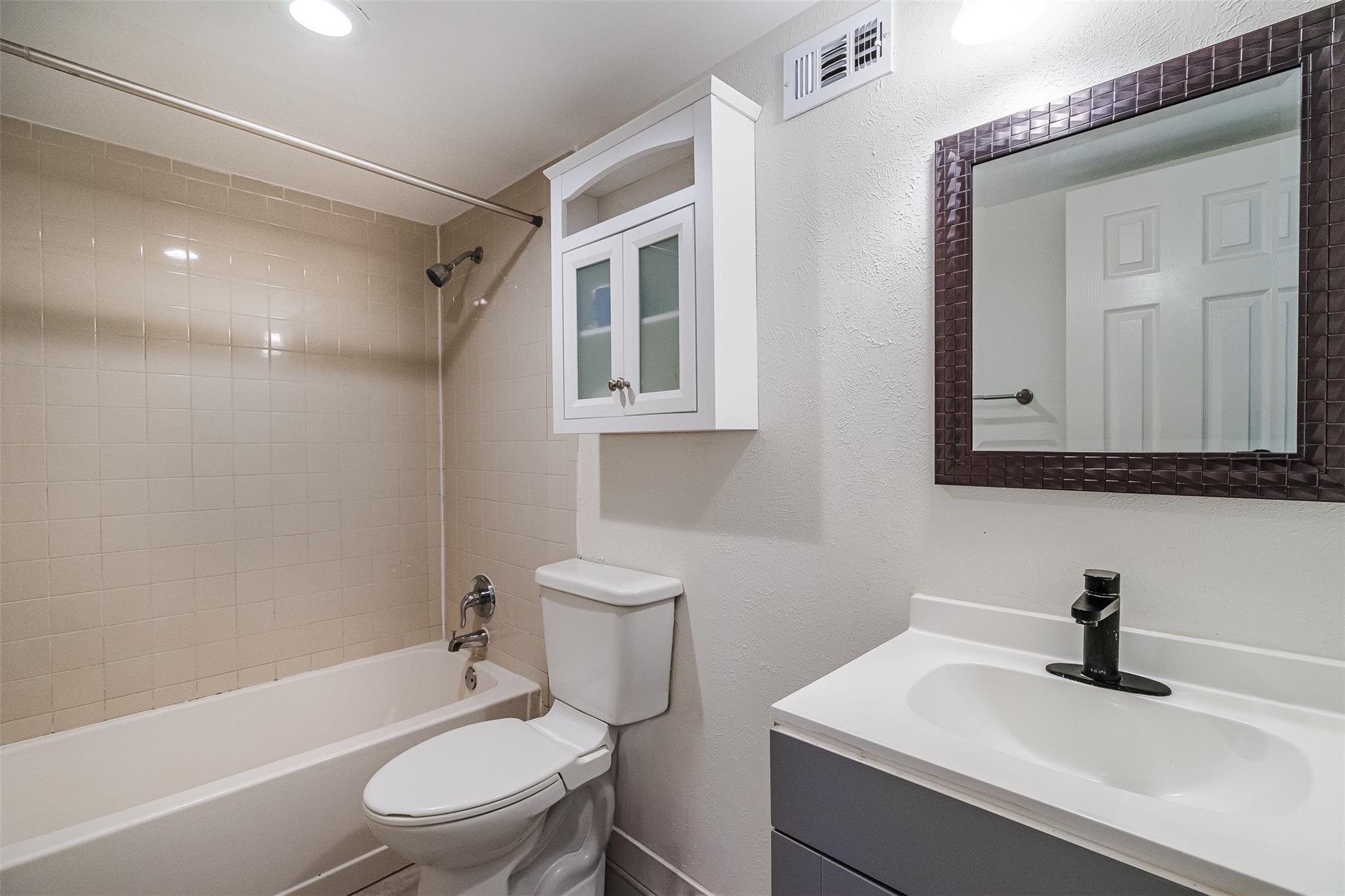 2106 Lamplight Village Circle Austin TX 78727