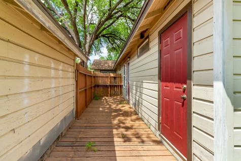 913 E 53rd 1/2 Street Austin TX 78751