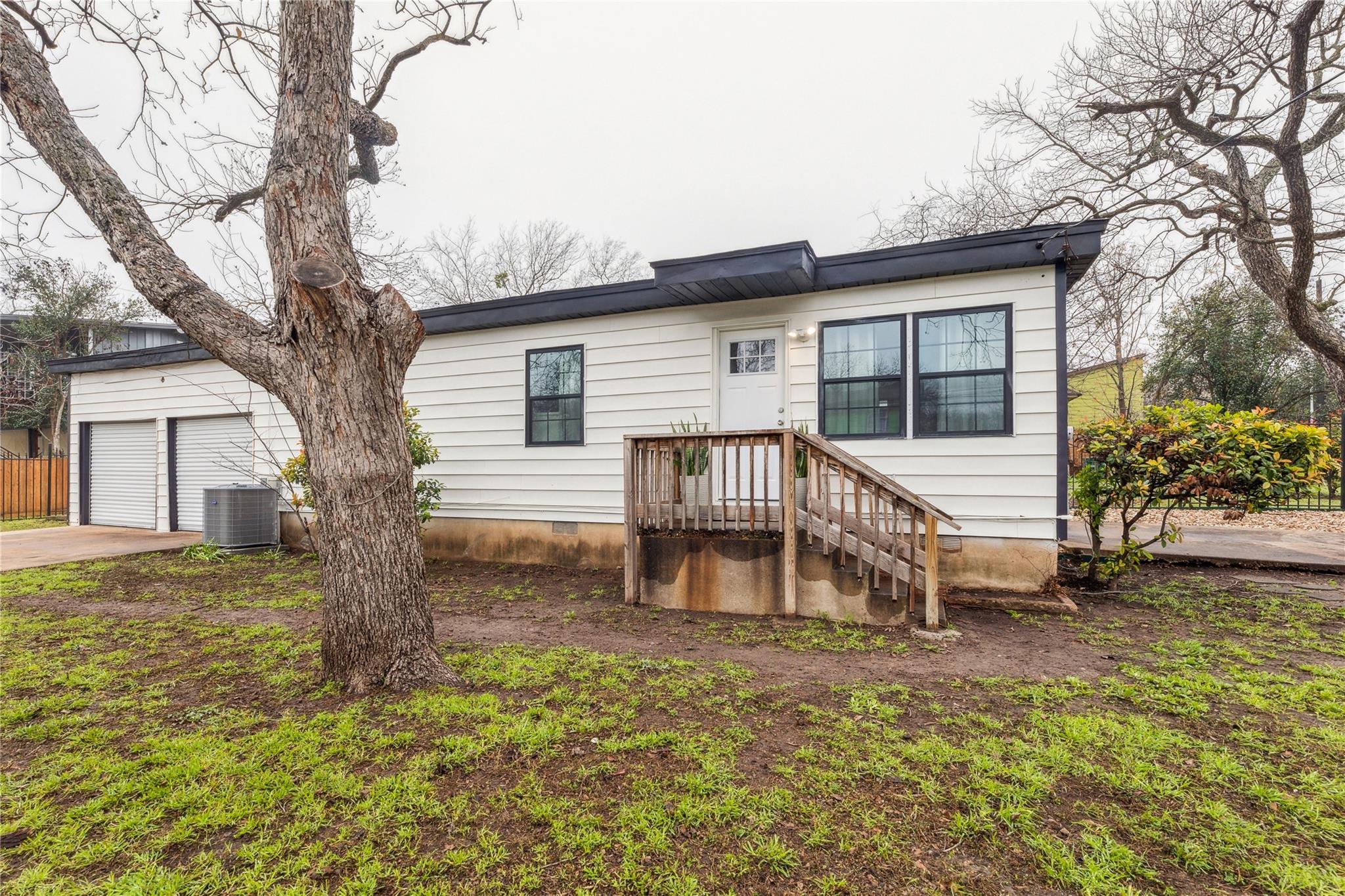 2105 E 17th Street Austin TX 78702
