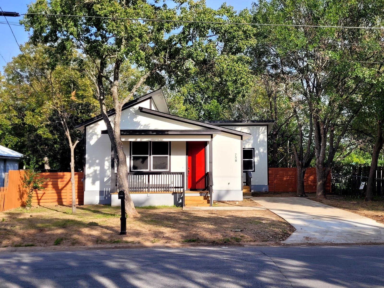 750 S Main Street Lockhart TX 78644