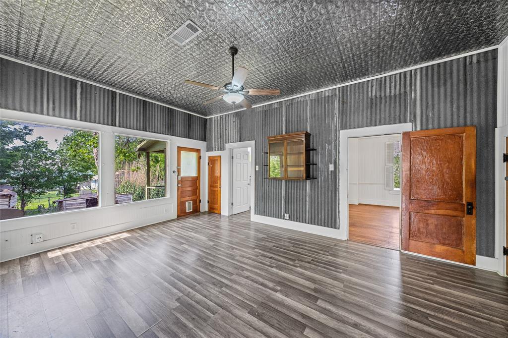433 E Davilla Street Bartlett TX 76511