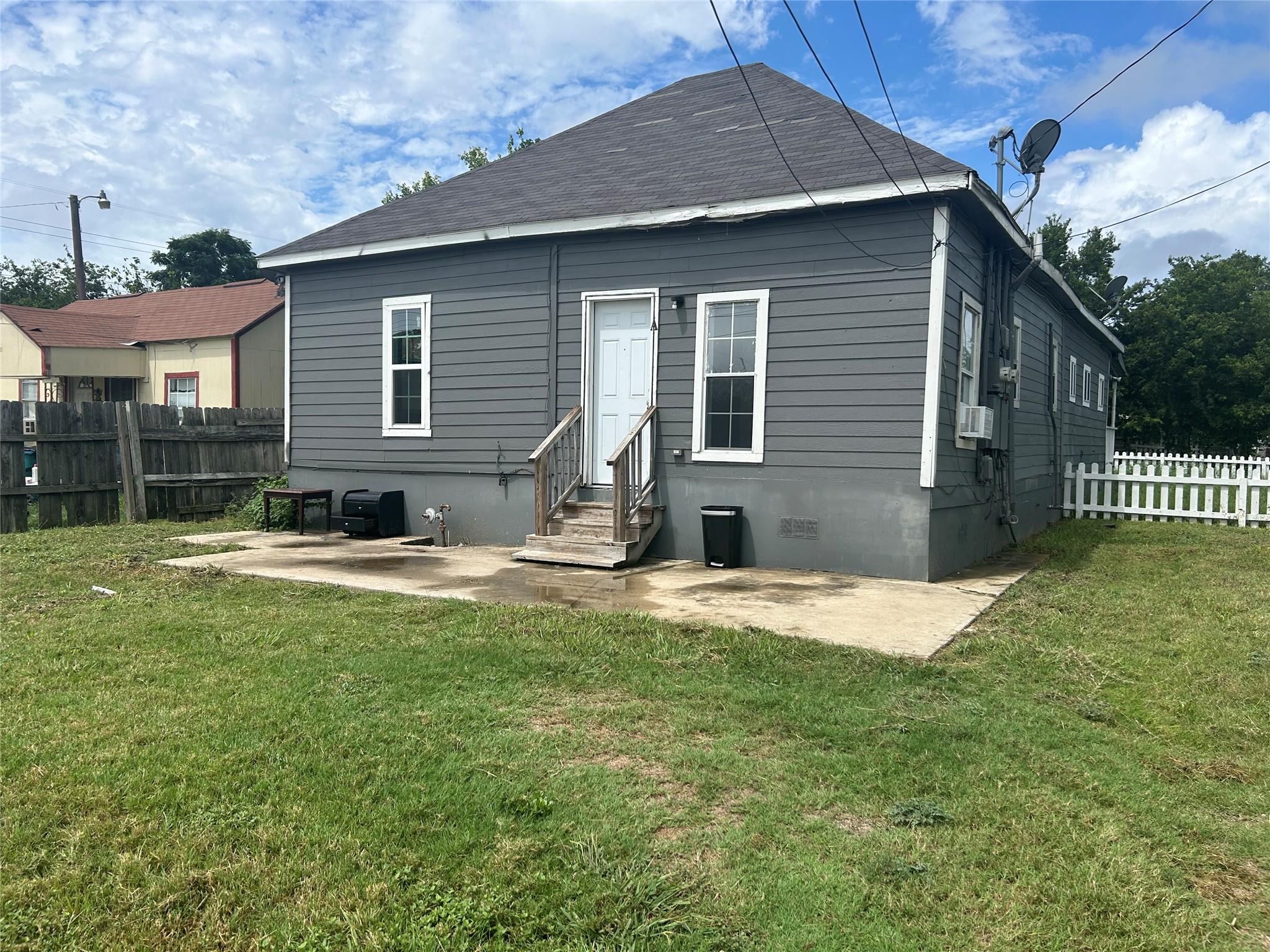 400 Symes Street Taylor TX 76574
