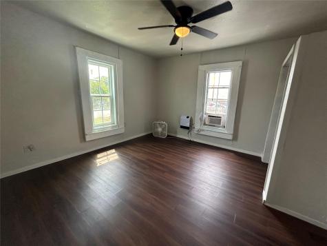 400 Symes Street Taylor TX 76574