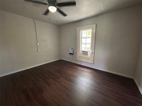 400 Symes Street Taylor TX 76574