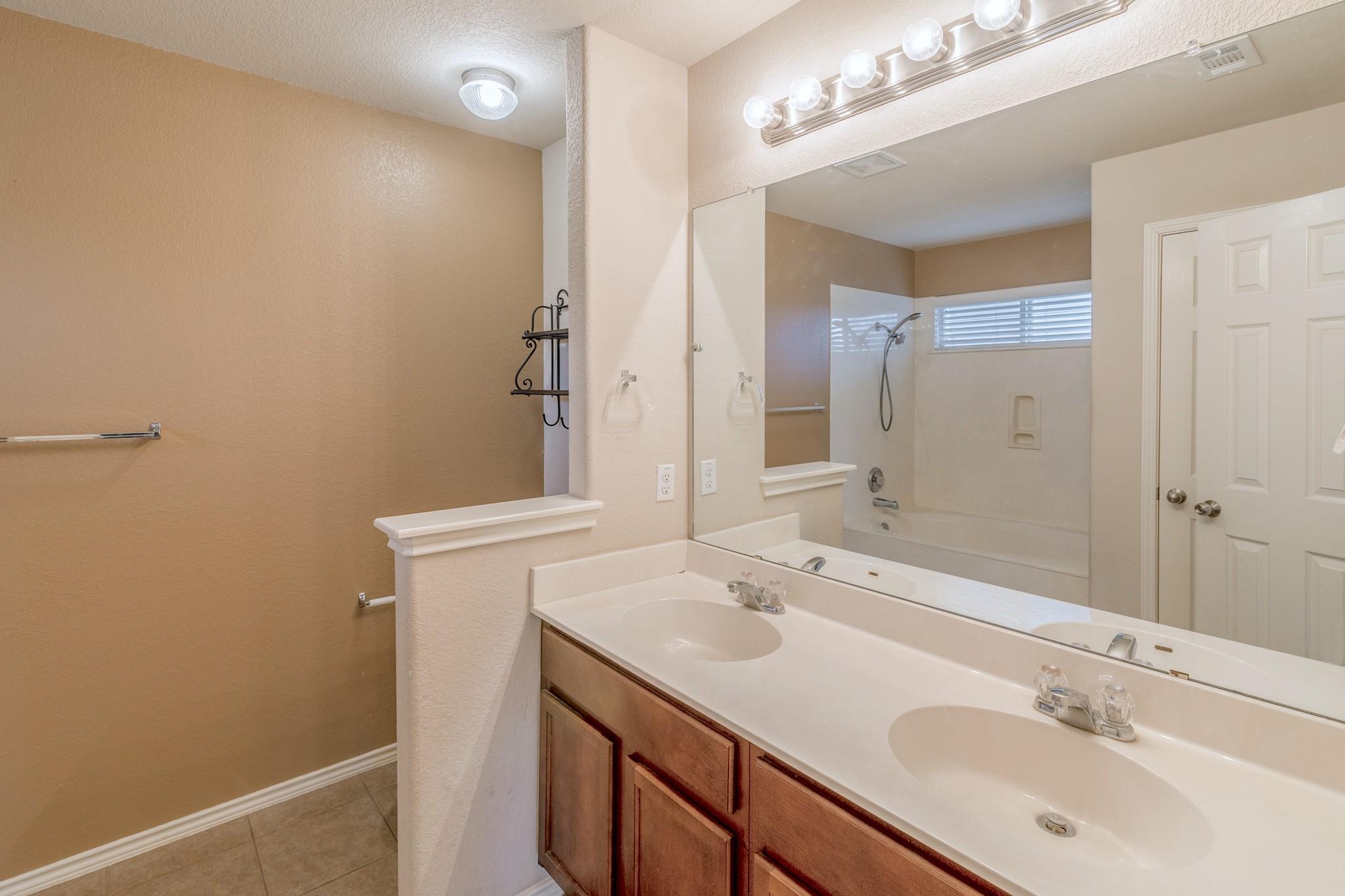 328 Baldwin Street Hutto TX 78634