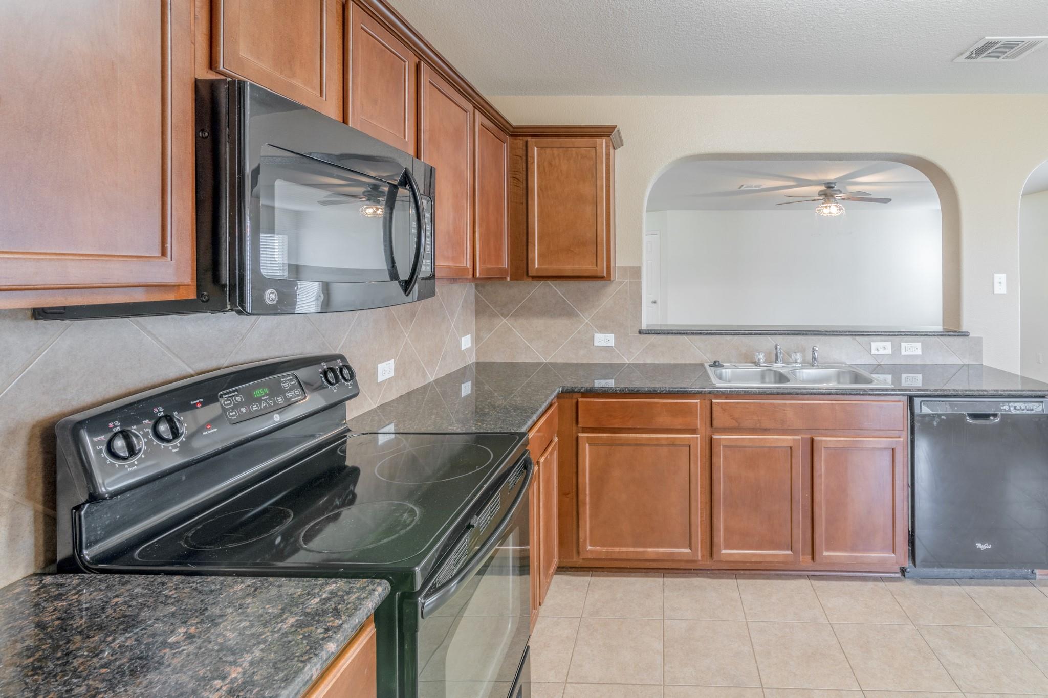 328 Baldwin Street Hutto TX 78634