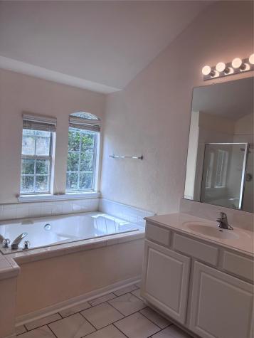 1704 Lynnville Trail Austin TX 78727