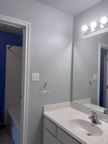 1704 Lynnville Trail Austin TX 78727