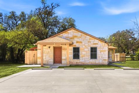 823 N Commerce Street Lockhart TX 78644