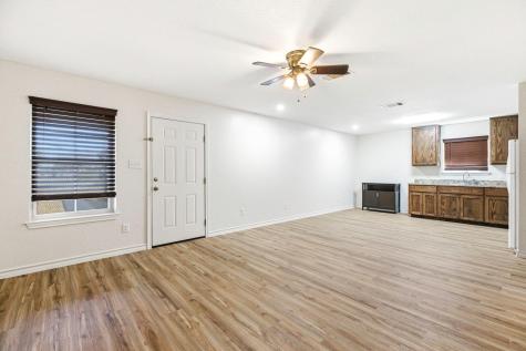 823 N Commerce Street Lockhart TX 78644