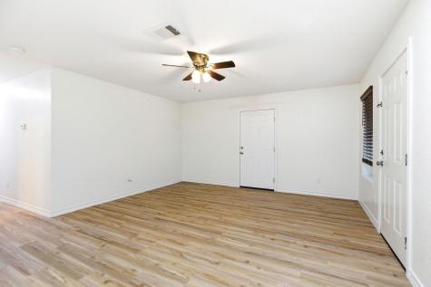 823 N Commerce Street Lockhart TX 78644