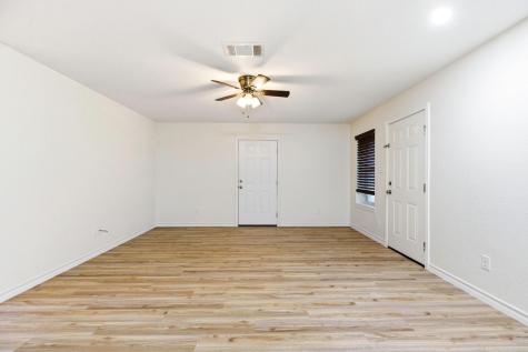 823 N Commerce Street Lockhart TX 78644