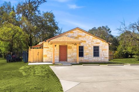 823 N Commerce Street Lockhart TX 78644