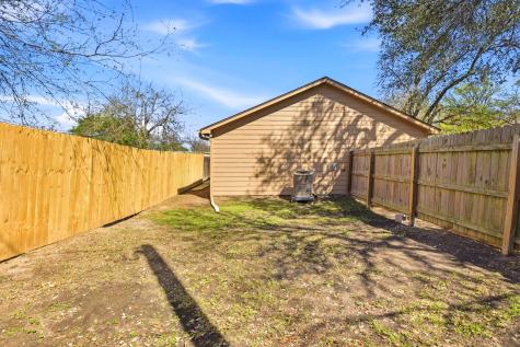 823 N Commerce Street Lockhart TX 78644