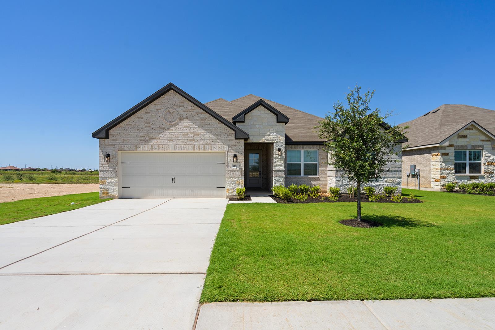 501 W Luna Blue Lane Jarrell TX 76537