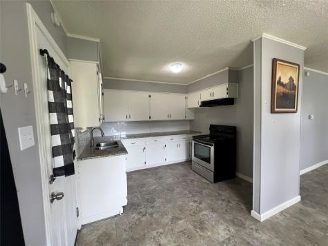 806 W 8th Street Taylor TX 76574