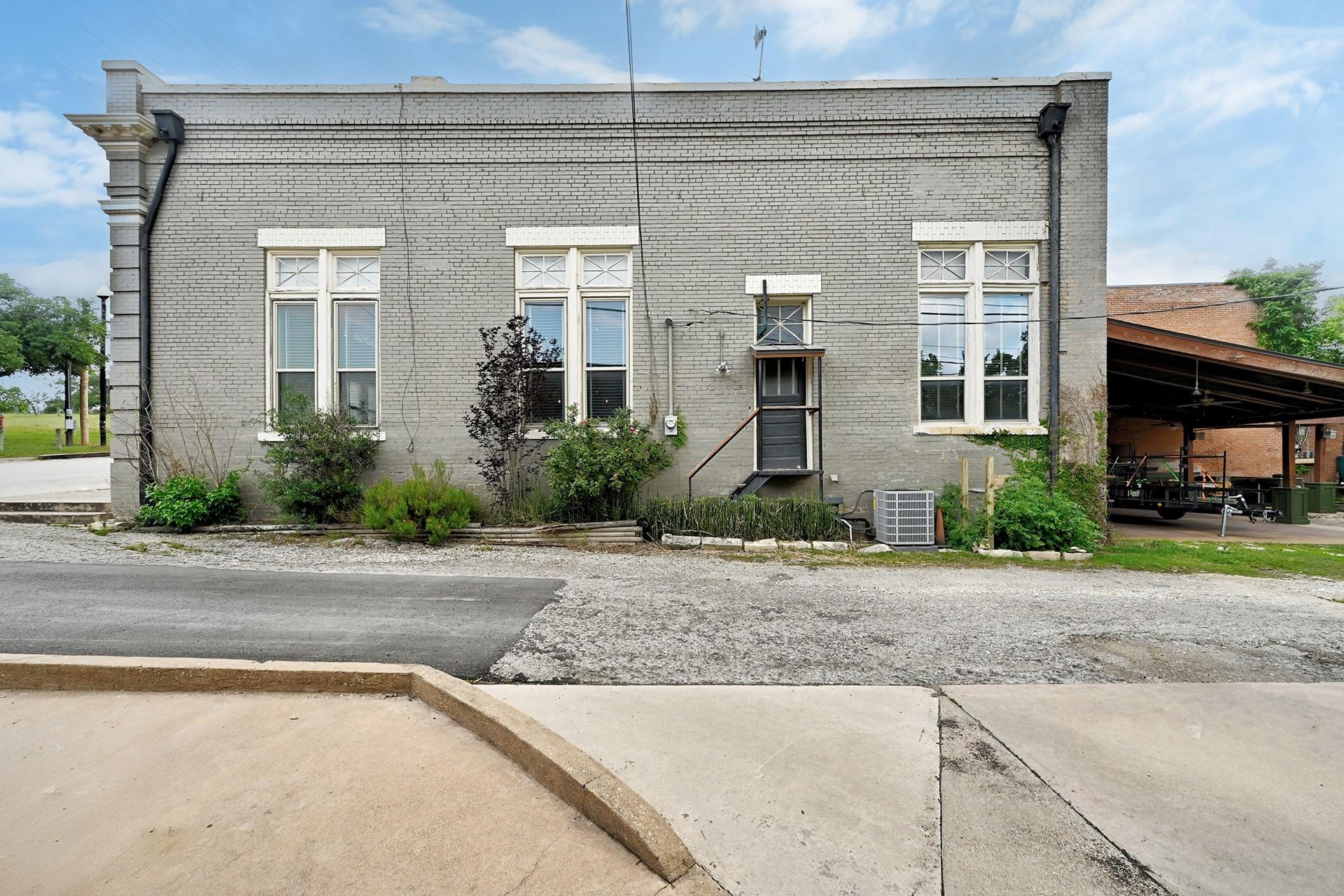 104 Hoxie Street S Coupland TX 78615