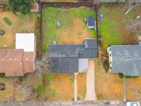 1011 Gilmore Street Taylor TX 76574