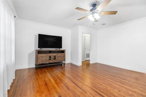 1011 Gilmore Street Taylor TX 76574