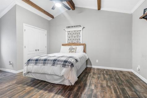 1011 Gilmore Street Taylor TX 76574