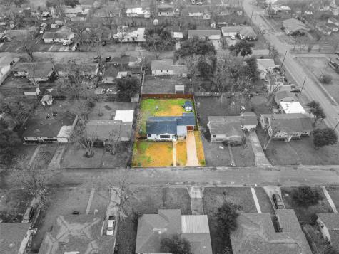 1011 Gilmore Street Taylor TX 76574