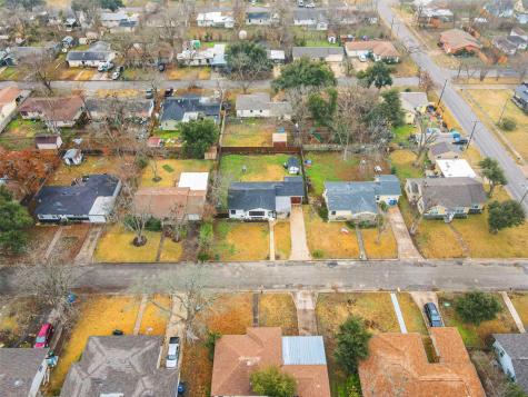 1011 Gilmore Street Taylor TX 76574