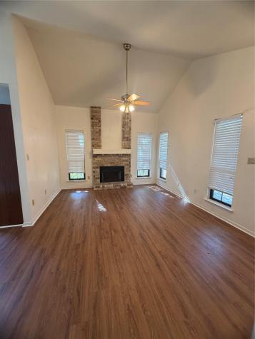 728 W San Antonio Street Lockhart TX 78644