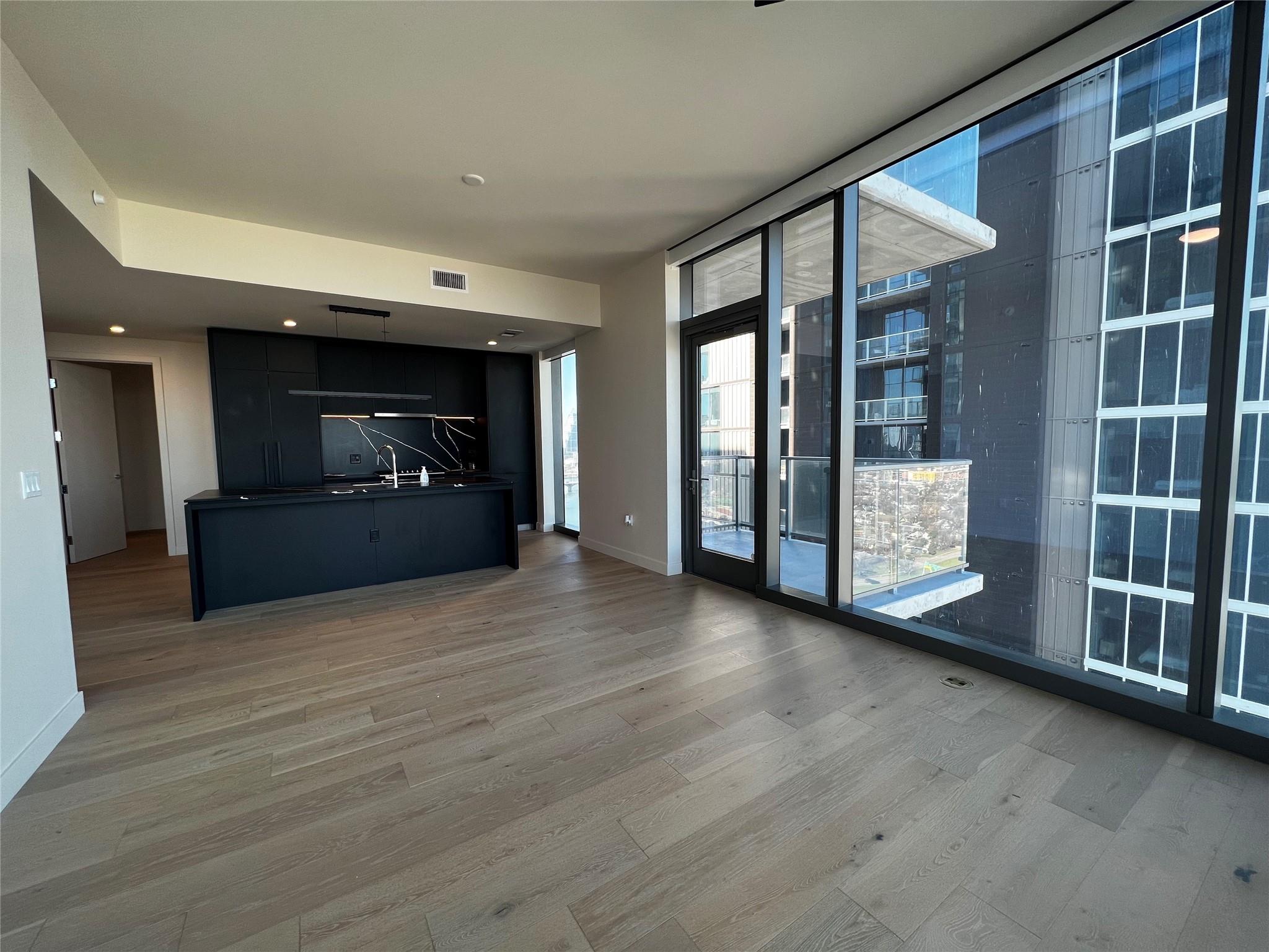 44 East #2107 Avenue Austin TX 78701
