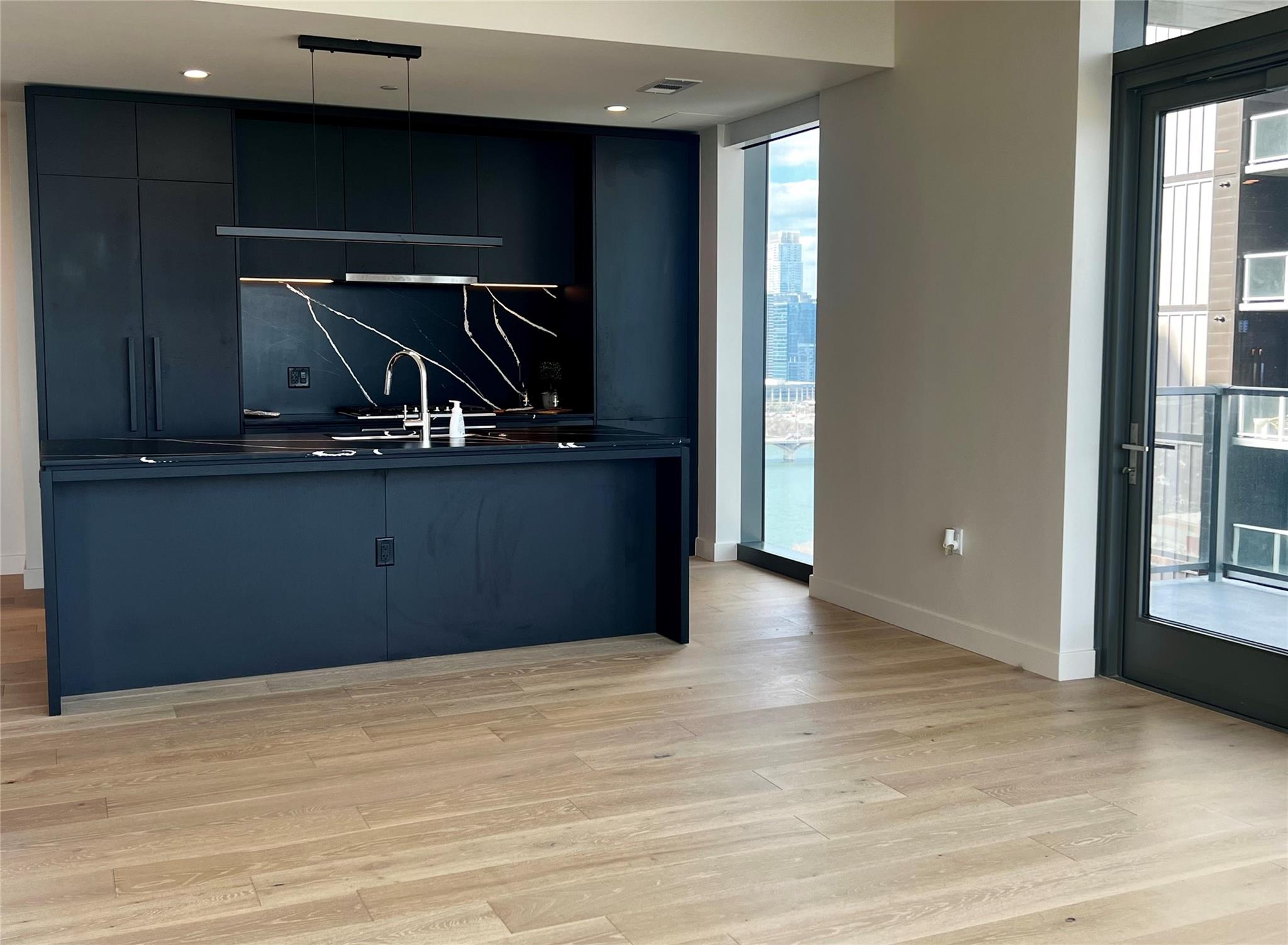 44 East #2107 Avenue Austin TX 78701