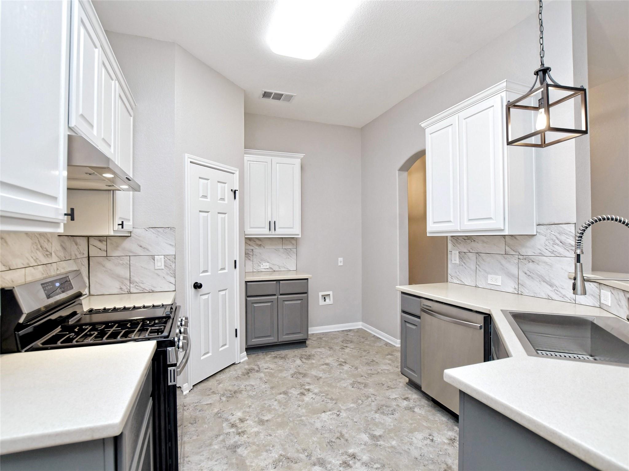 913 Old Wick Castle Way Pflugerville TX 78660