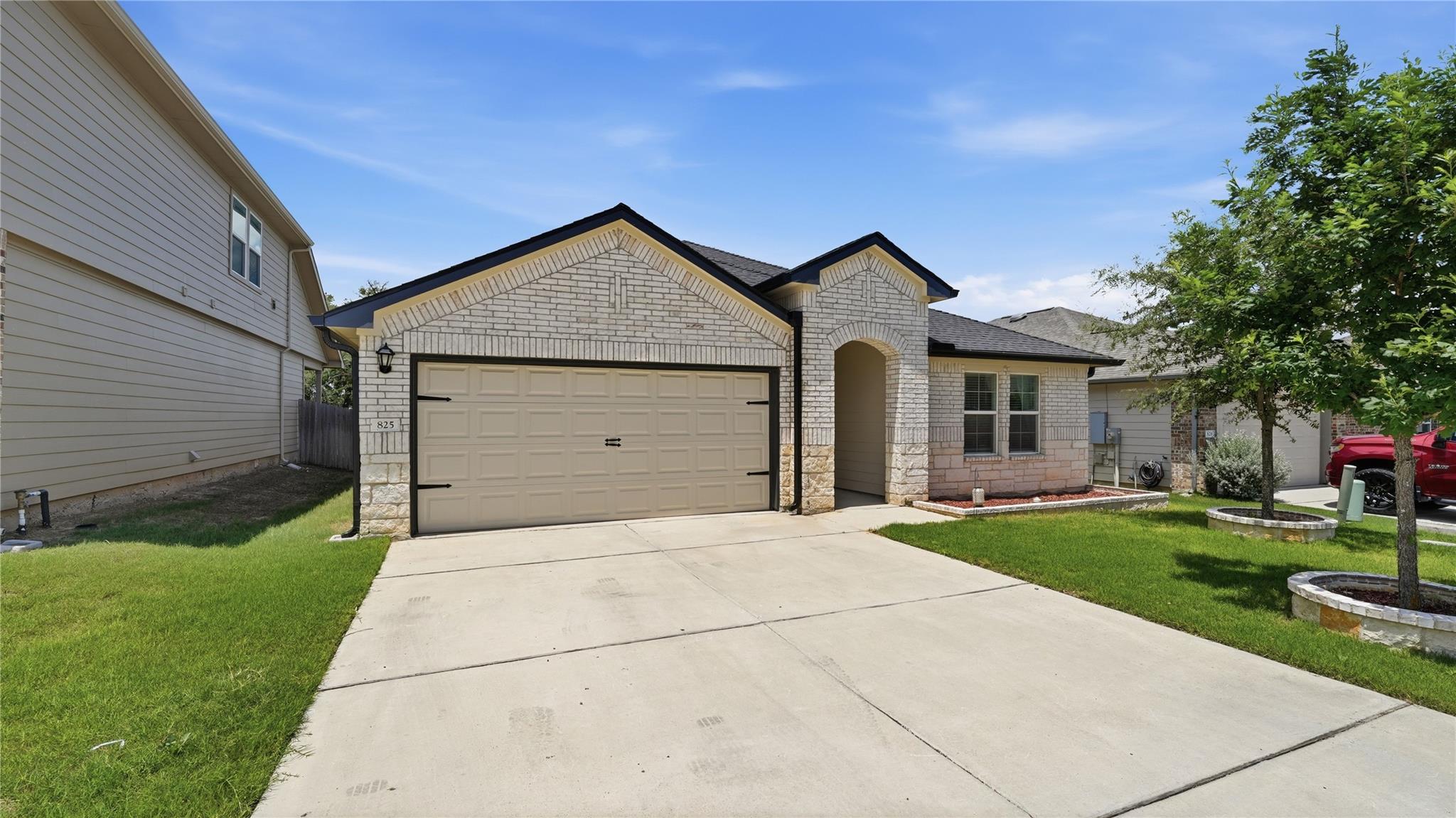 825 Nodding Nixie Seguin TX 78155