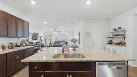 825 Nodding Nixie Seguin TX 78155