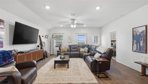 825 Nodding Nixie Seguin TX 78155