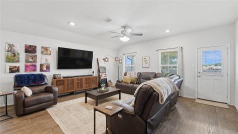 825 Nodding Nixie Seguin TX 78155