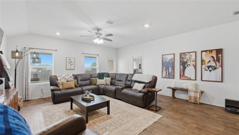 825 Nodding Nixie Seguin TX 78155