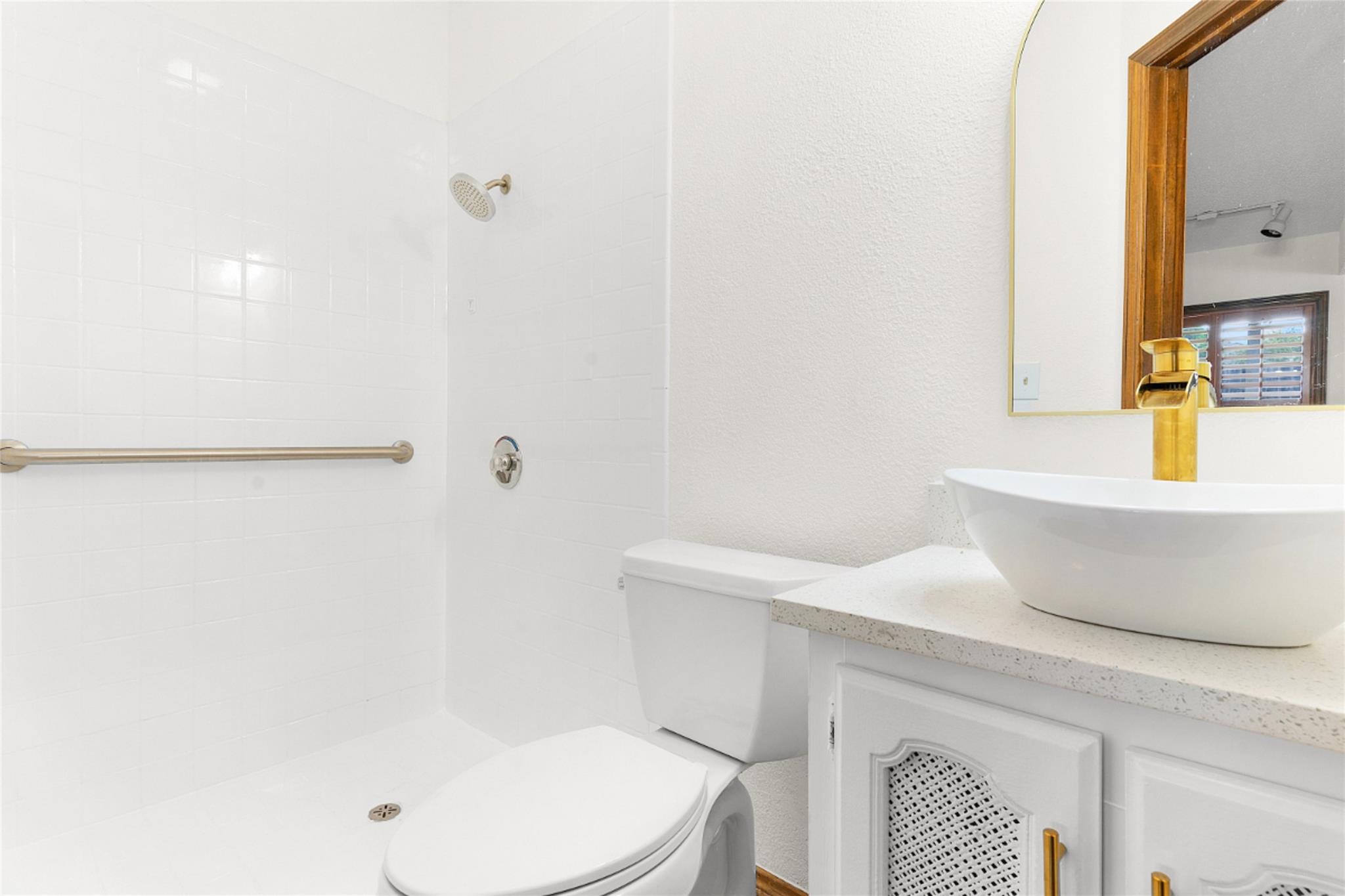 21205 National Drive Lago Vista TX 78645