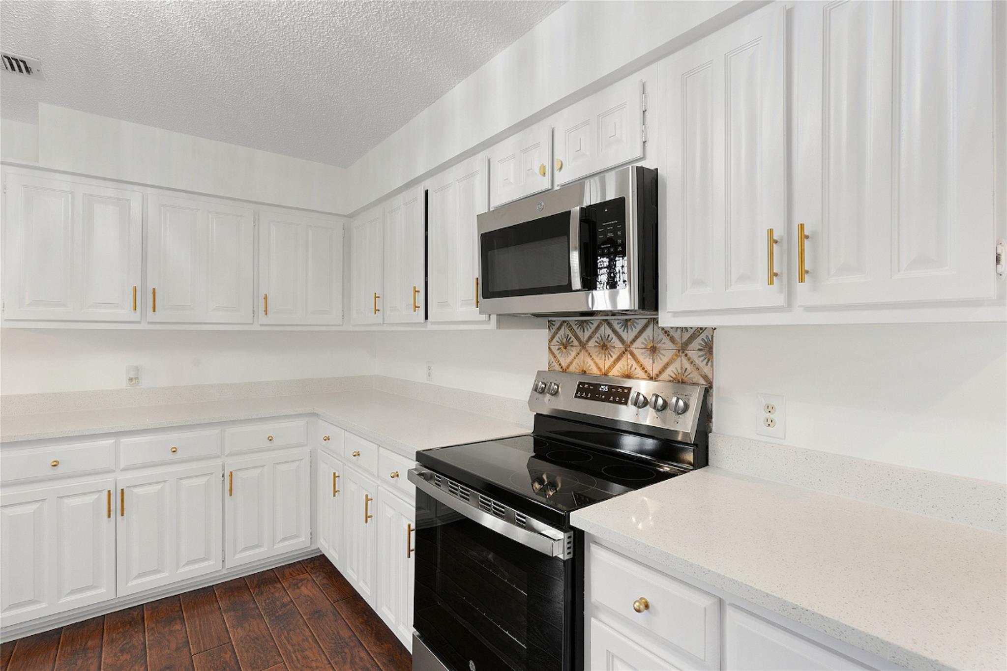 21205 National Drive Lago Vista TX 78645