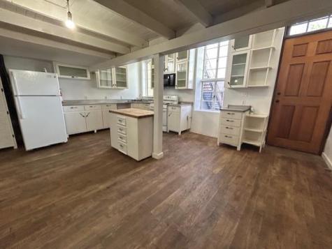 109 N Main Street Taylor TX 76574