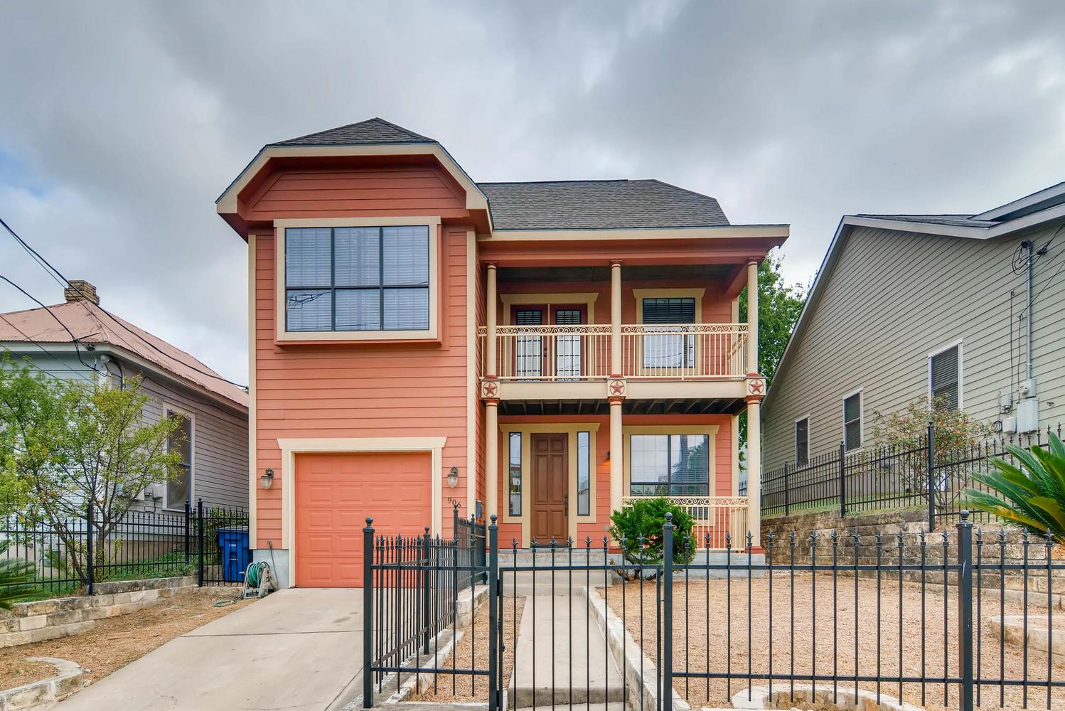 906 Juniper Street Austin TX 78702