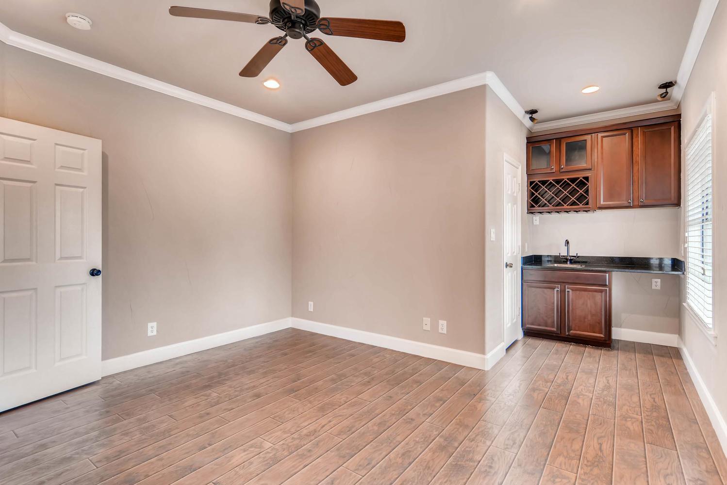 906 Juniper Street Austin TX 78702