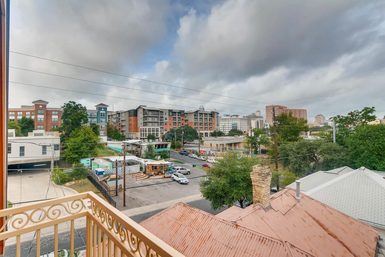 906 Juniper Street Austin TX 78702