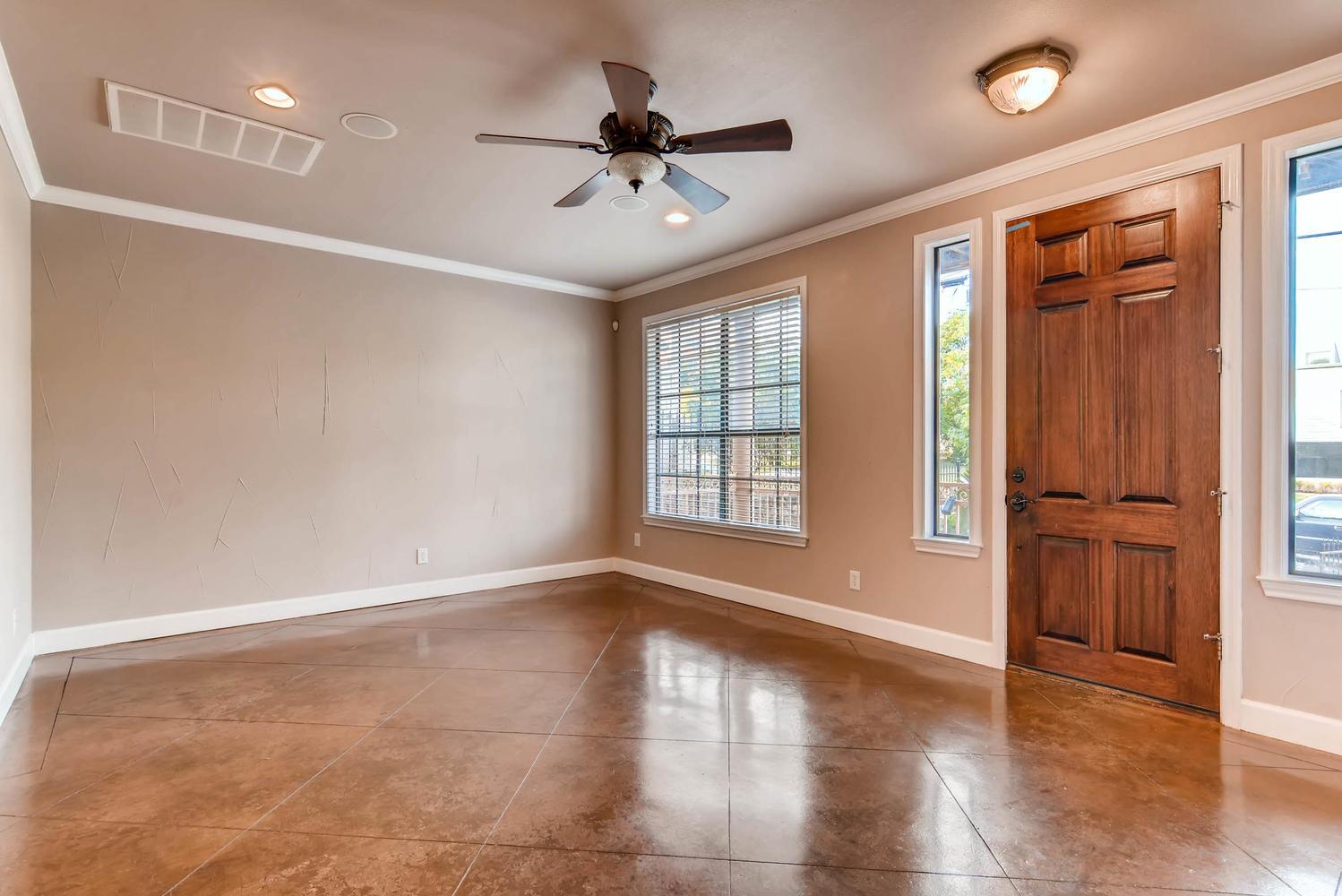 906 Juniper Street Austin TX 78702