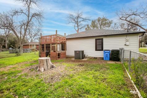 803 Peach Street Seguin TX 78155